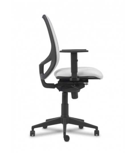 Silla ergonómica de oficina modelo Adara negra de Vincolo, brazos regulables