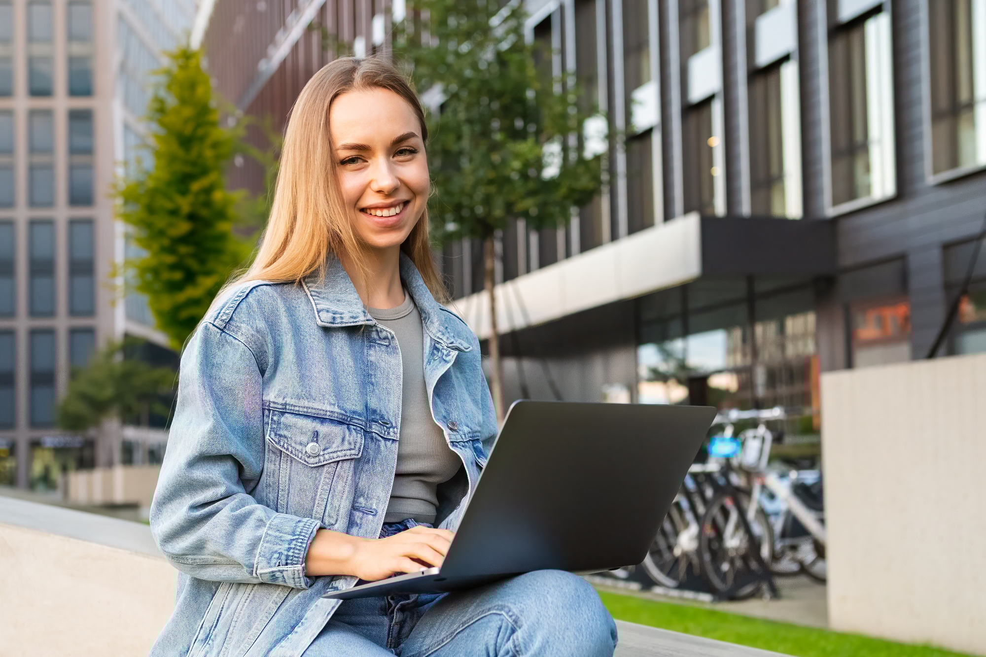 Young woman takes her freelance work to the streets, enjoying the flexibility and urban atmosphere